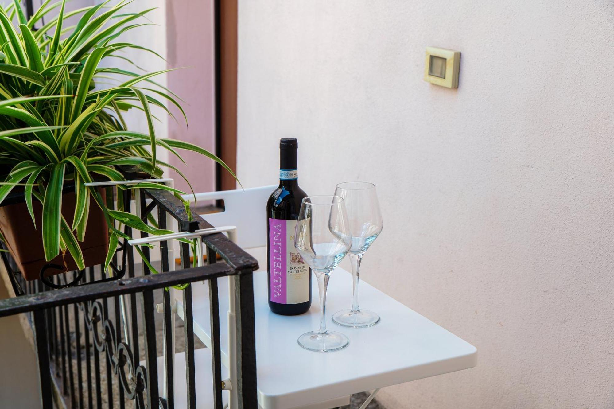 Casa Giulini - The House Of Travelers Apartman Como Kültér fotó